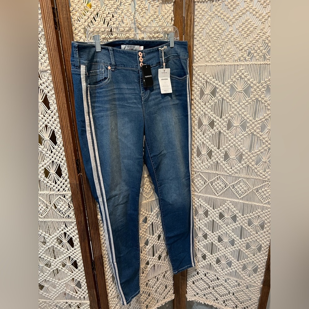 NWT Torrid jeggings size 16XT with side piping